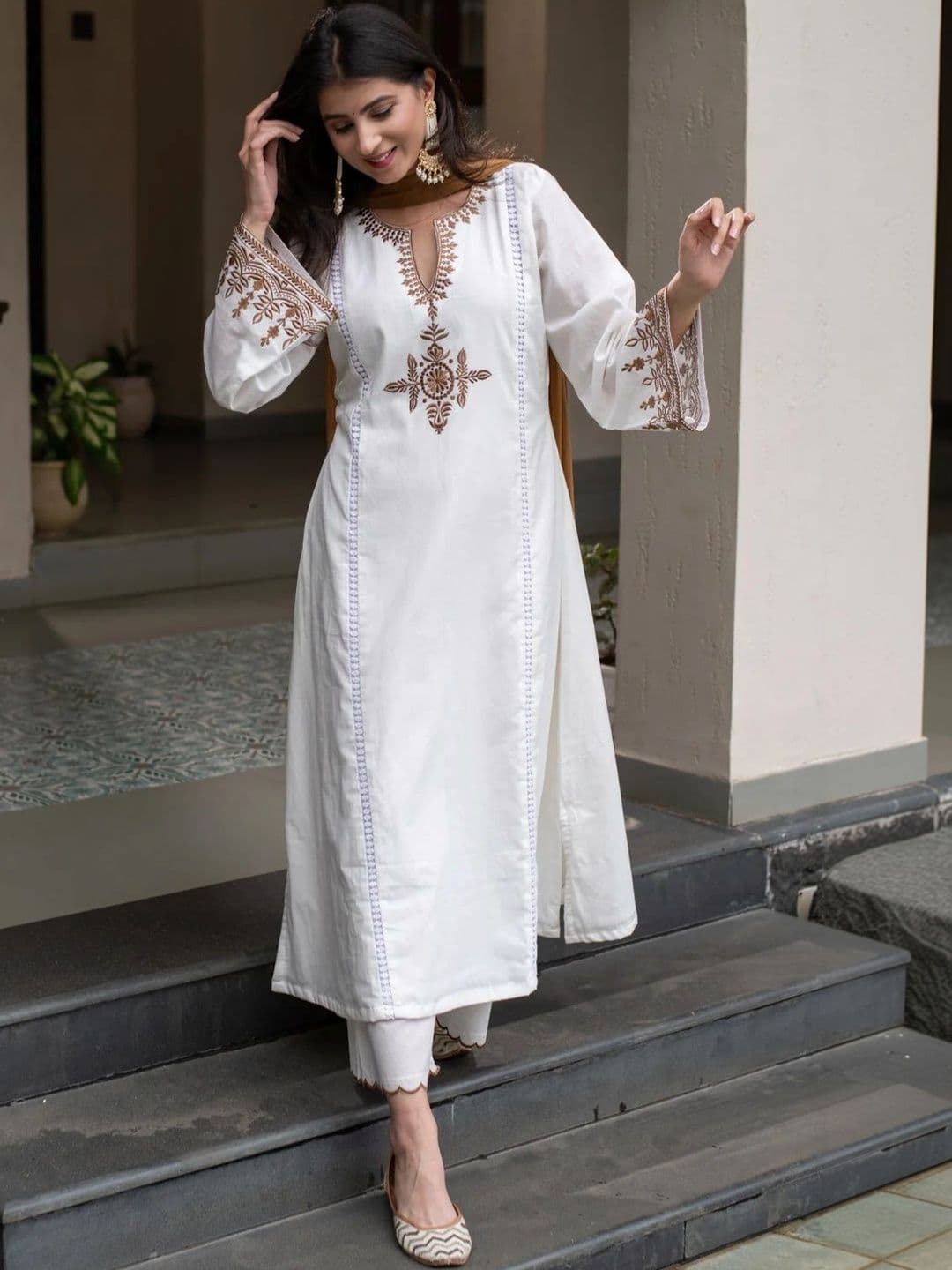 YAROSHI FASHION Women Embroidered Regular Kurta with Palazzos & With Dupatta thumbnail 5