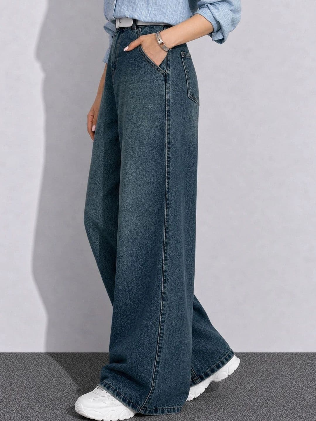 The Roadster Lifestyle Co Women Pure Cotton No Fade Clean Look Wide Leg Fit Jeans thumbnail 4