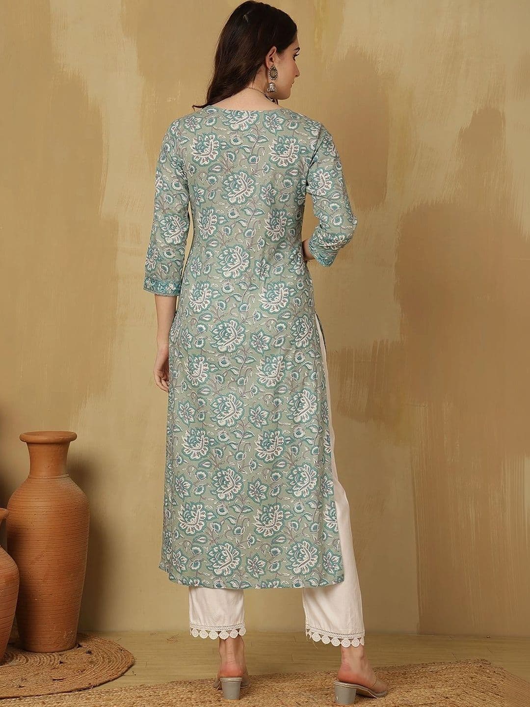 Sangria Women Floral Printed Thread Work Floral Kurta thumbnail 3