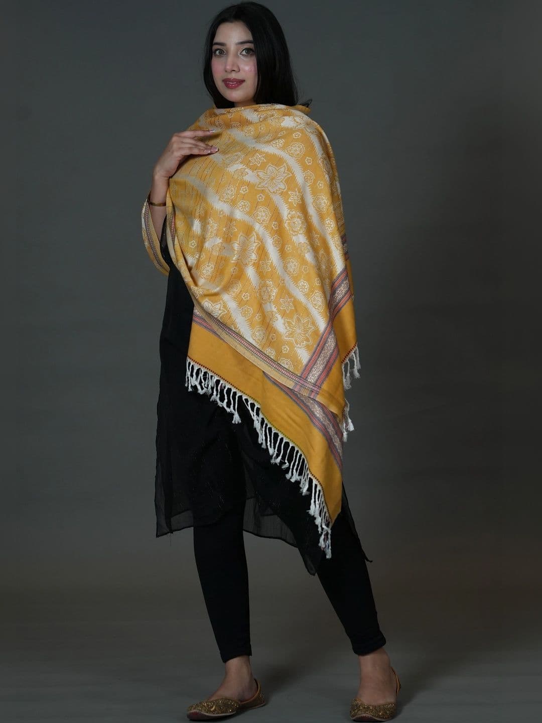 SHIFNEEN Women Floral Printed Acrylic Shawl thumbnail 4