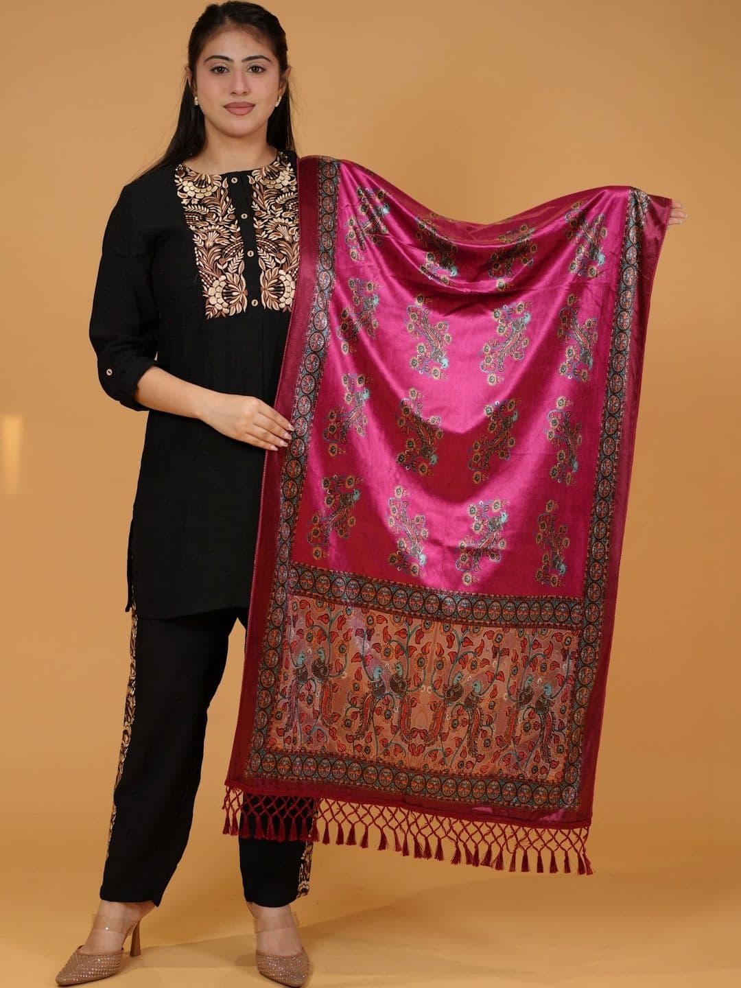 SHIFNEEN Women Paisley Printed Velvet Shawl thumbnail 3
