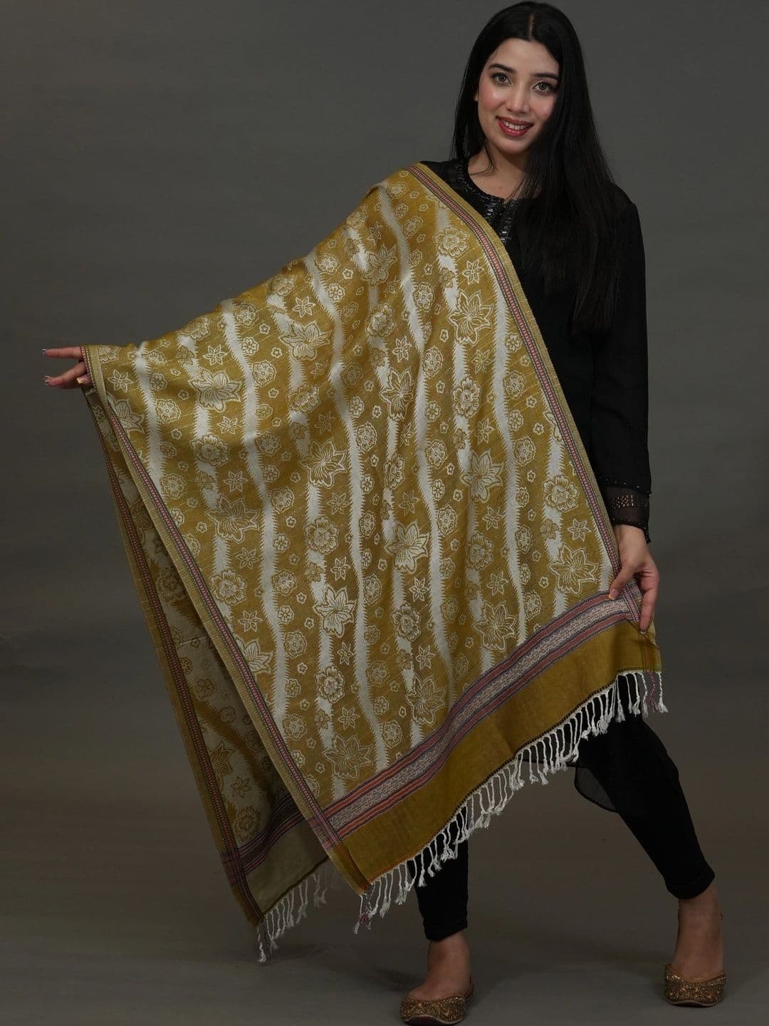 SHIFNEEN Women Floral Printed Acrylic Shawl thumbnail 3