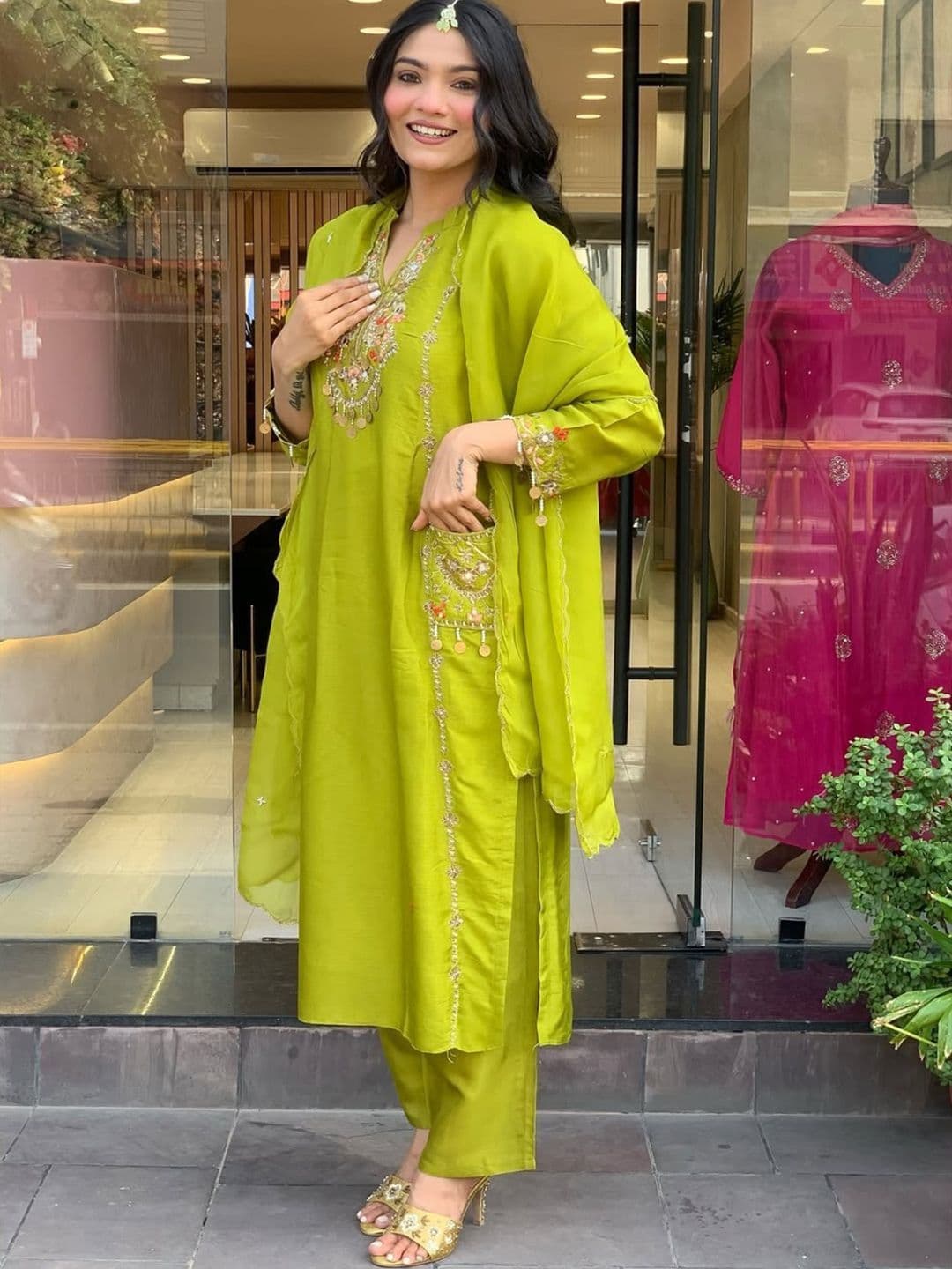 LABEL RANGREEZAA Women V-Neck Embroidered Straight Kurta with Trousers & Dupatta thumbnail 5