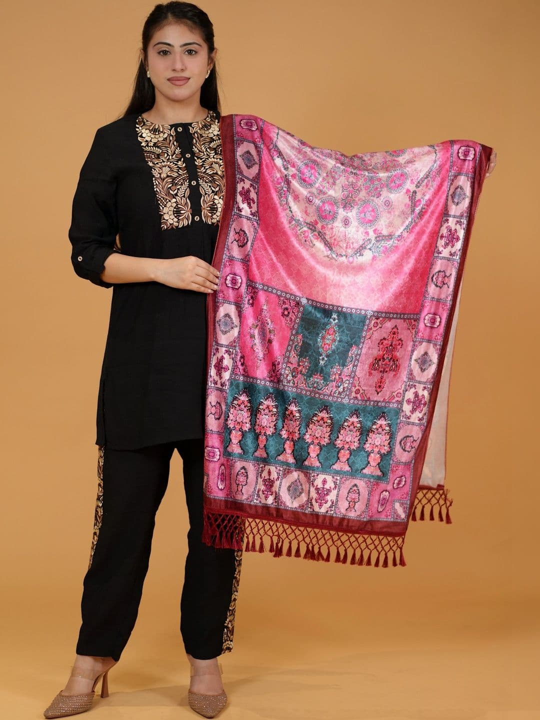 SHIFNEEN Women Floral Printed Velvet Shawl thumbnail 5
