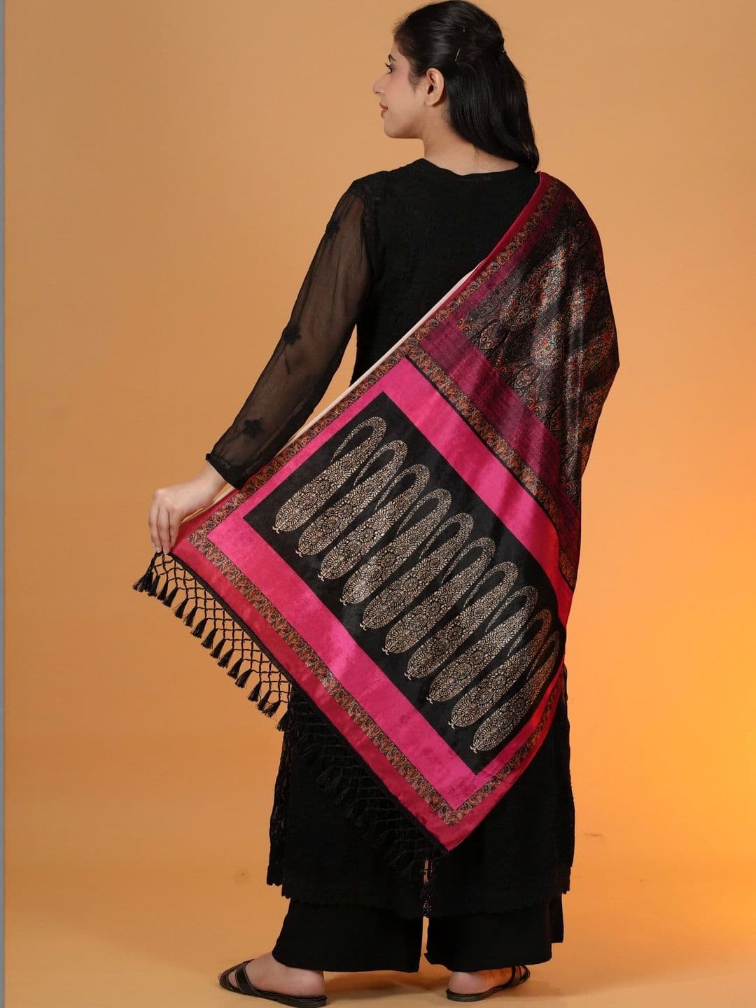 SHIFNEEN Women Paisley Printed Velvet Shawl thumbnail 3