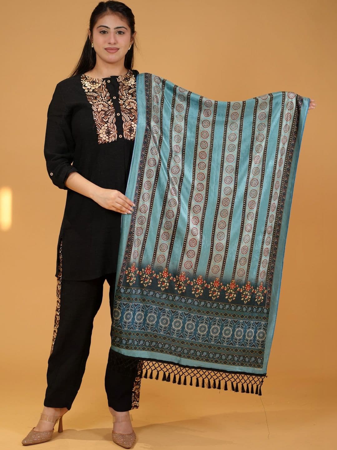 SHIFNEEN Women Ethnic Motifs Printed Velvet Shawl thumbnail 5
