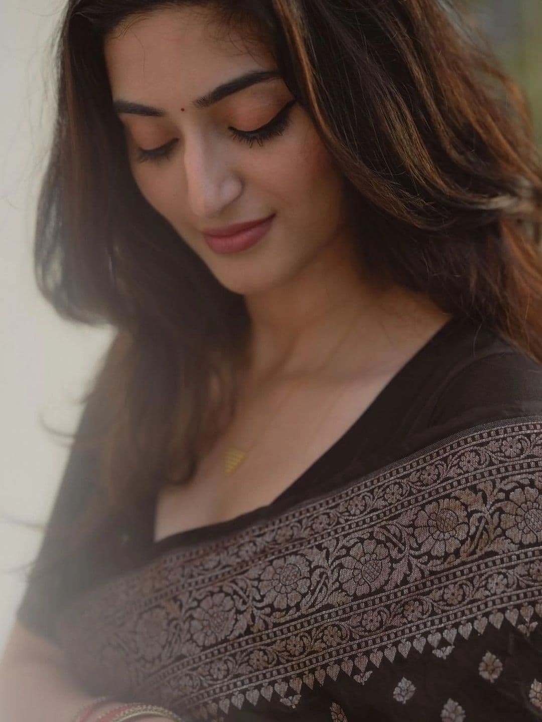 ADIANADI Zari Silk Cotton Banarasi Saree thumbnail 3