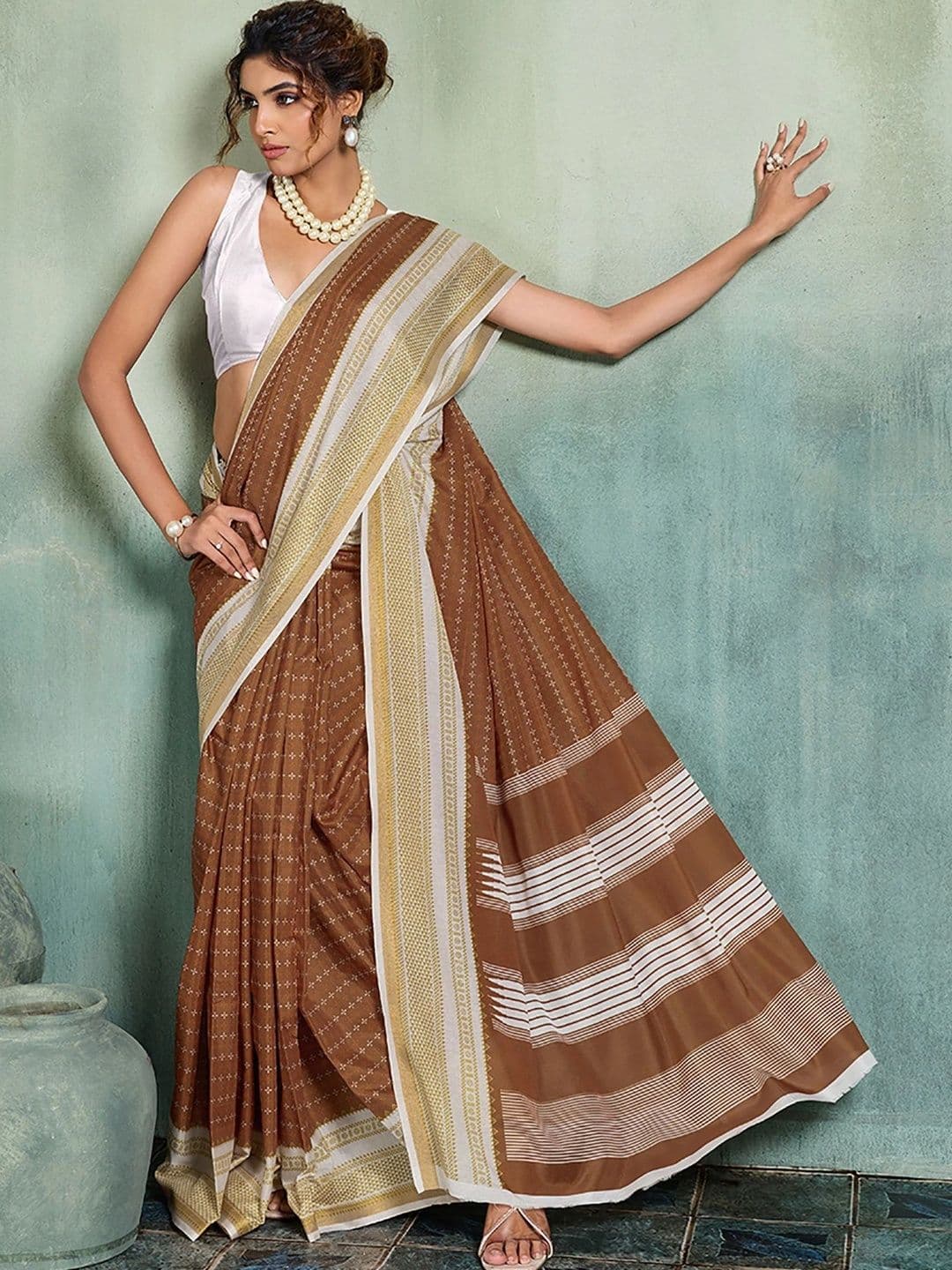AMRUTKALA SAREES Striped Designer Block Print Saree thumbnail 2