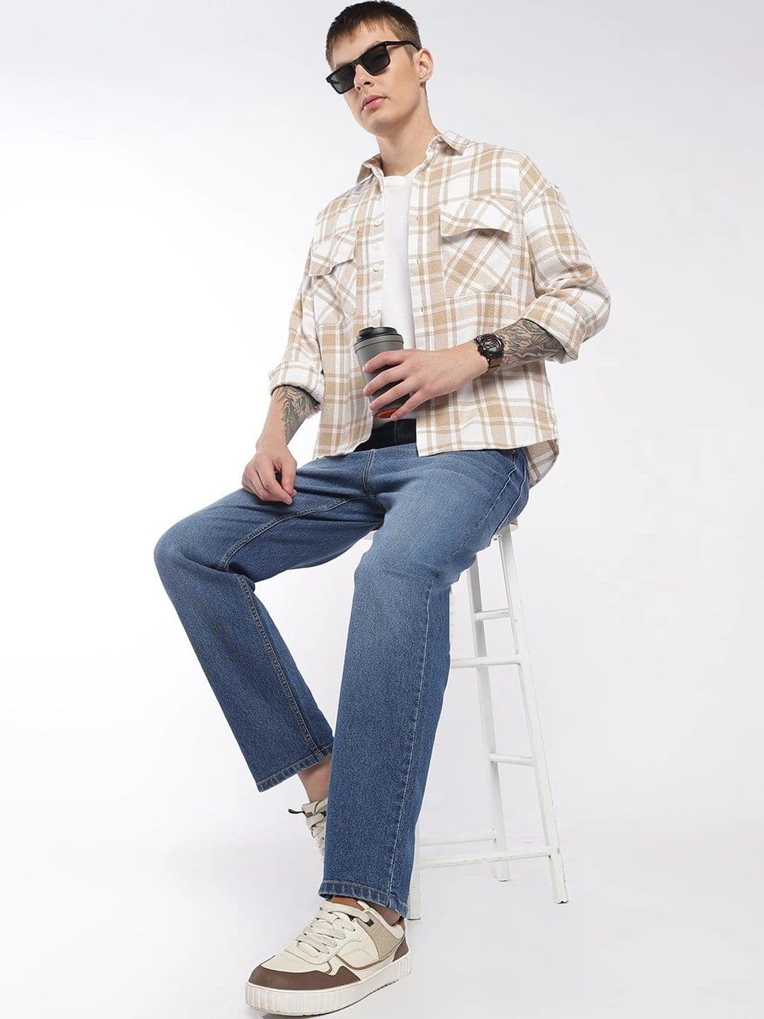 zayla Men Jean Regular Fit Mid-Rise Light Fade Stretchable Jeans thumbnail 2