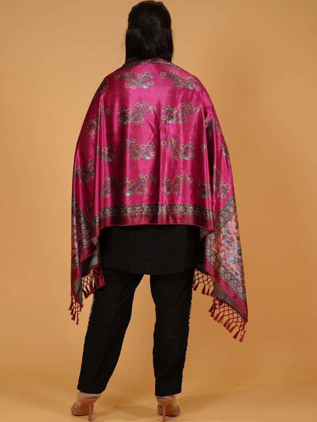 SHIFNEEN Women Paisley Printed Velvet Shawl thumbnail 5