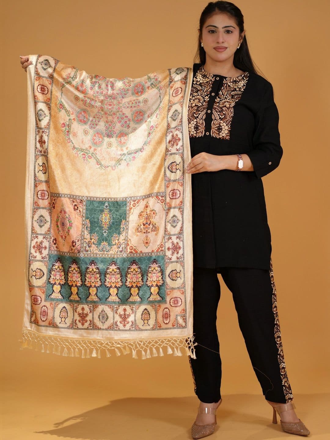 SHIFNEEN Women Floral Printed Velvet Shawl thumbnail 2