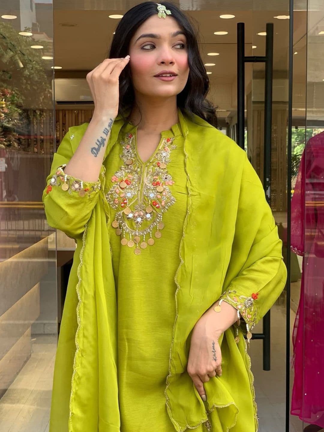 LABEL RANGREEZAA Women V-Neck Embroidered Straight Kurta with Trousers & Dupatta thumbnail 7