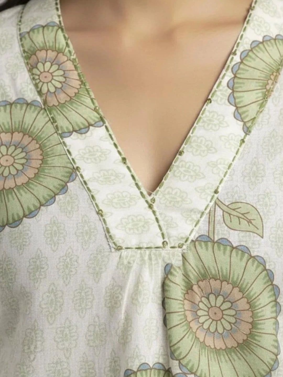 Sangria Women Floral Printed Floral Kurta thumbnail 5