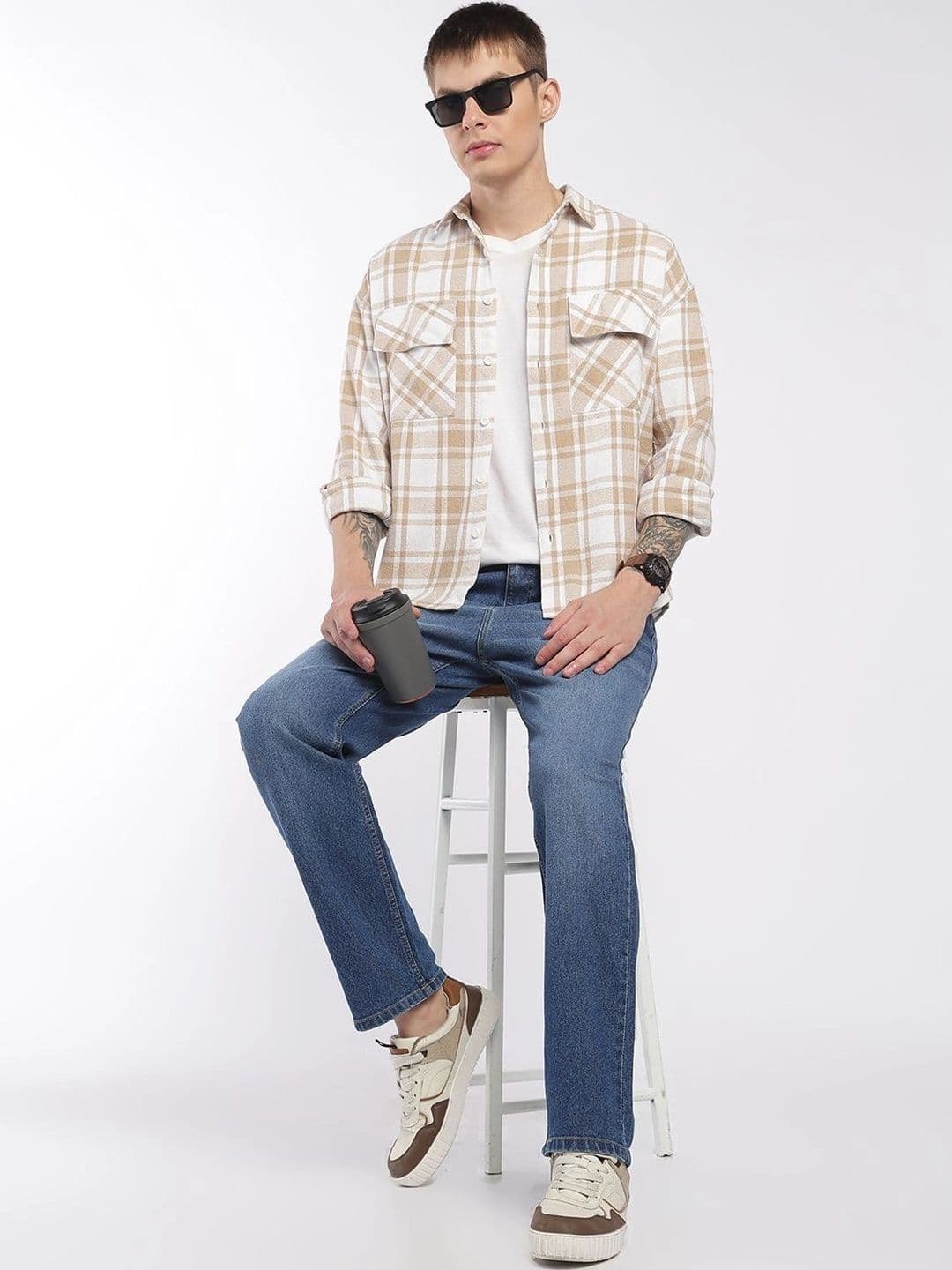 zayla Men Jean Regular Fit Mid-Rise Light Fade Stretchable Jeans thumbnail 4
