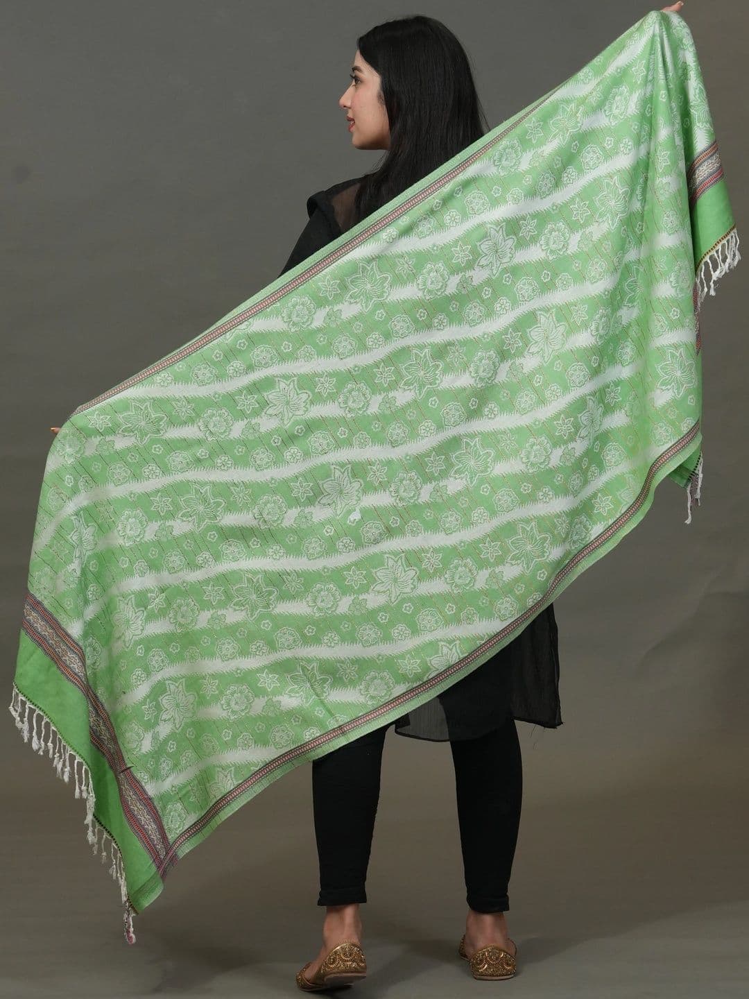 SHIFNEEN Women Floral Printed Acrylic Shawl thumbnail 4