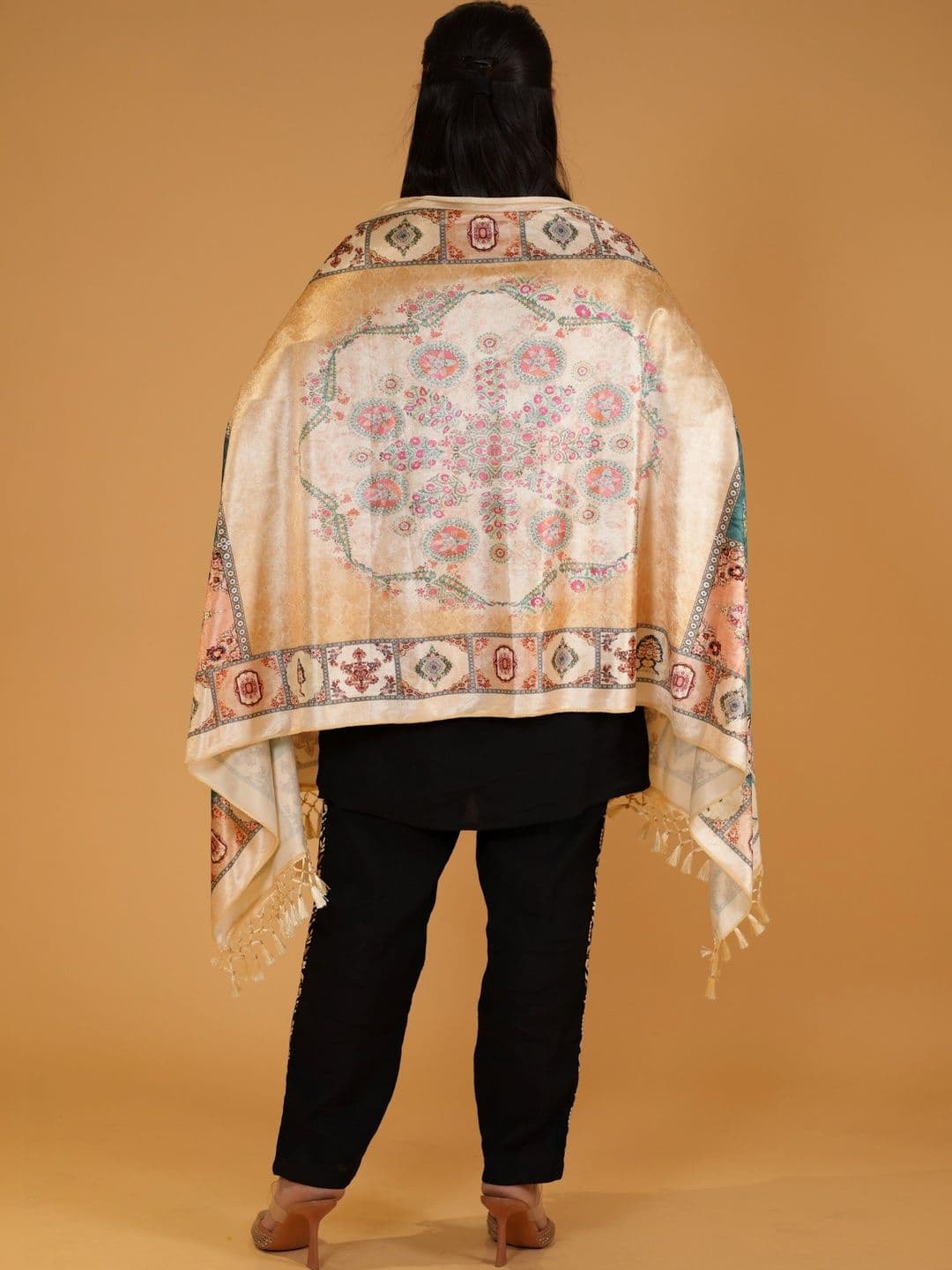 SHIFNEEN Women Floral Printed Velvet Shawl thumbnail 3