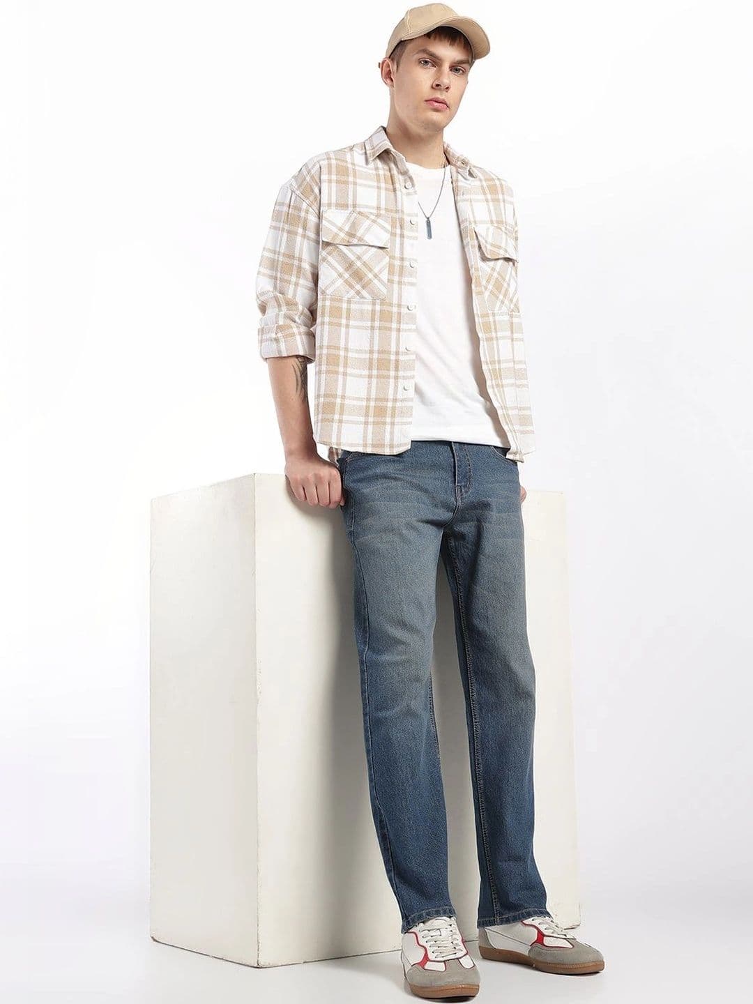 zayla Men Jean Regular Fit Mid-Rise Light Fade Stretchable Jeans - view 1