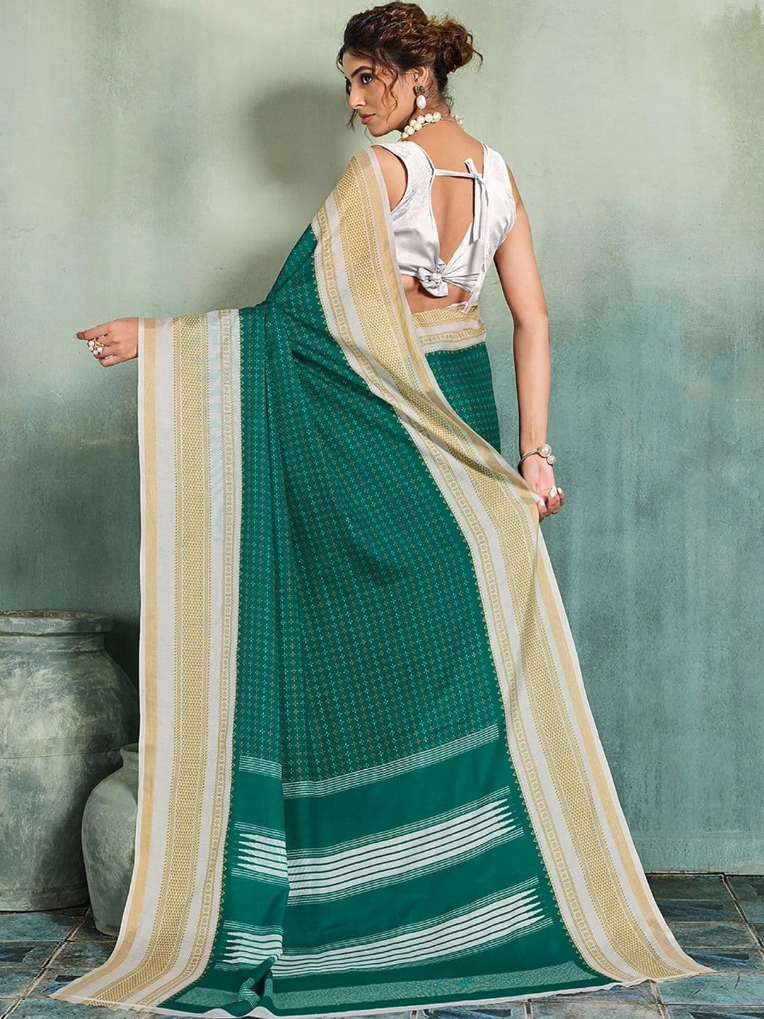 AMRUTKALA SAREES Woven Design Designer Block Print Saree thumbnail 5