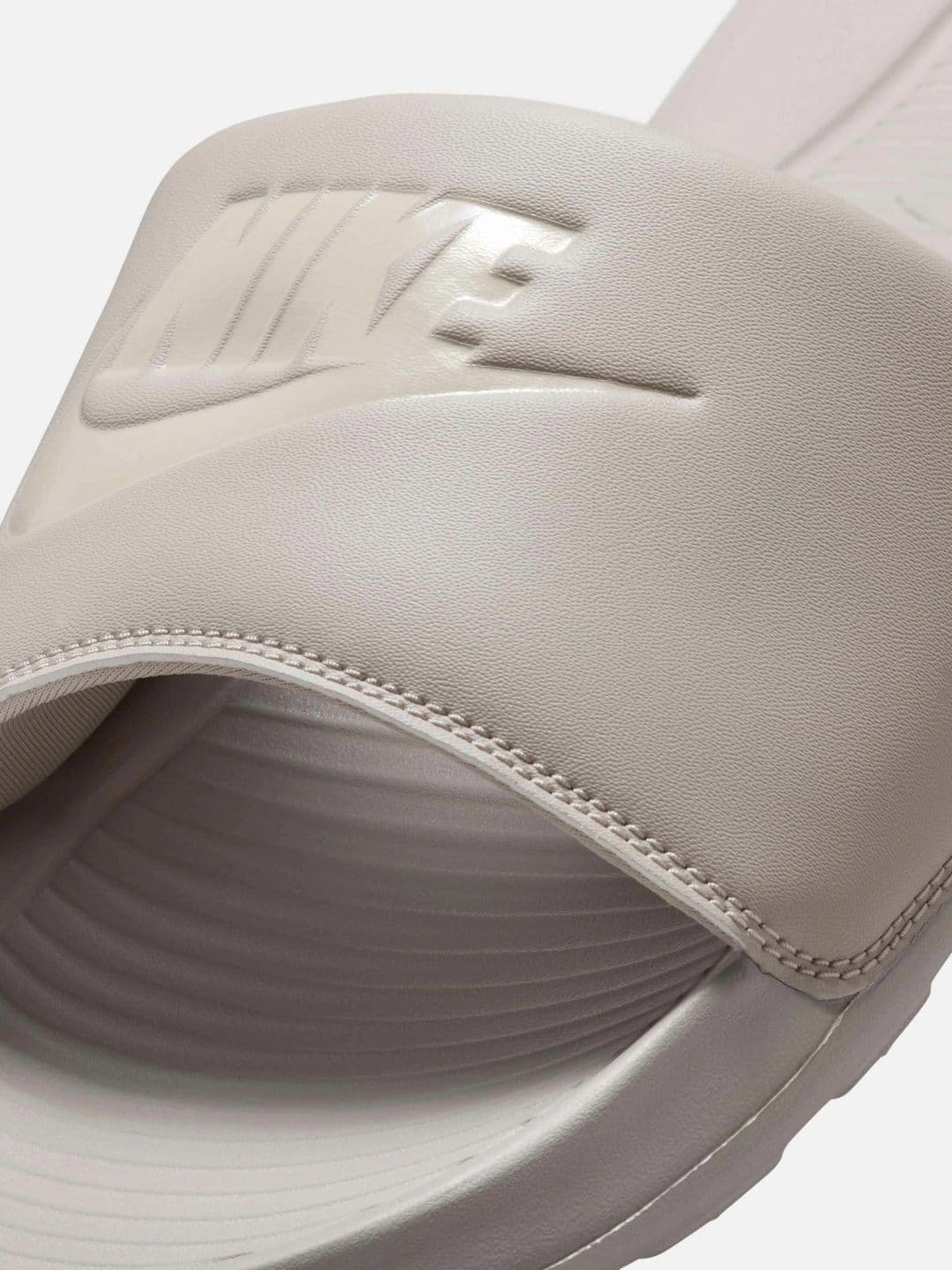 Nike Victori One Men's Slides thumbnail 2