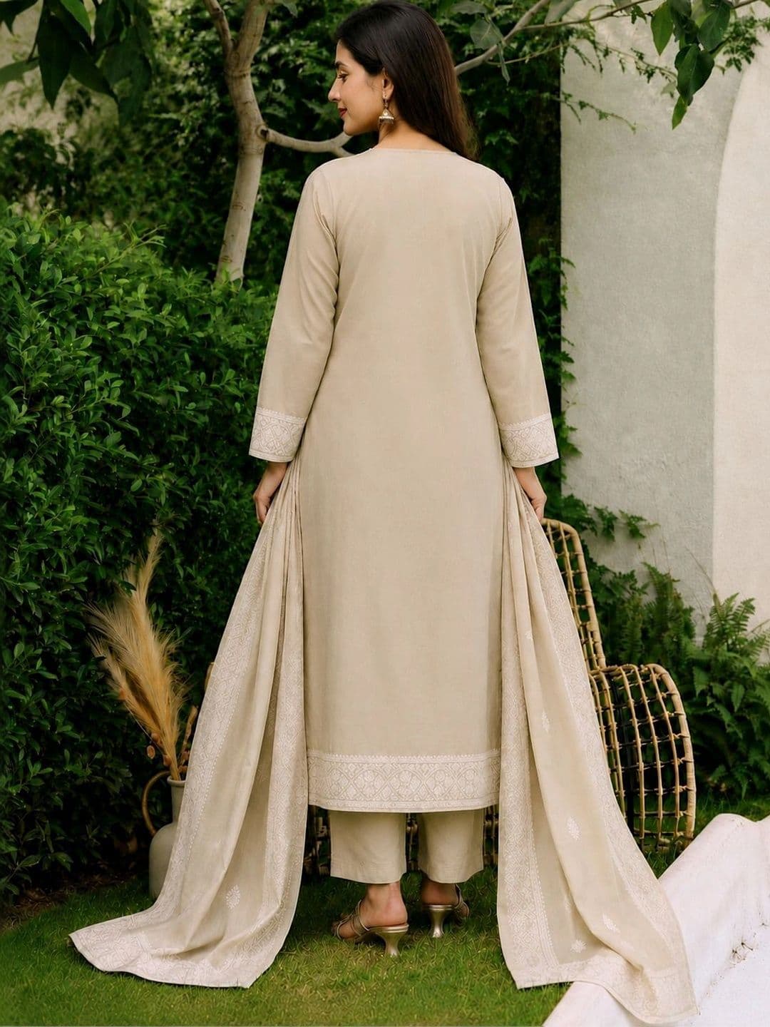evadesignerstudio Women Ethnic Motifs Embroidered Regular Chikankari Pure Cotton Kurta with Trousers & With thumbnail 5