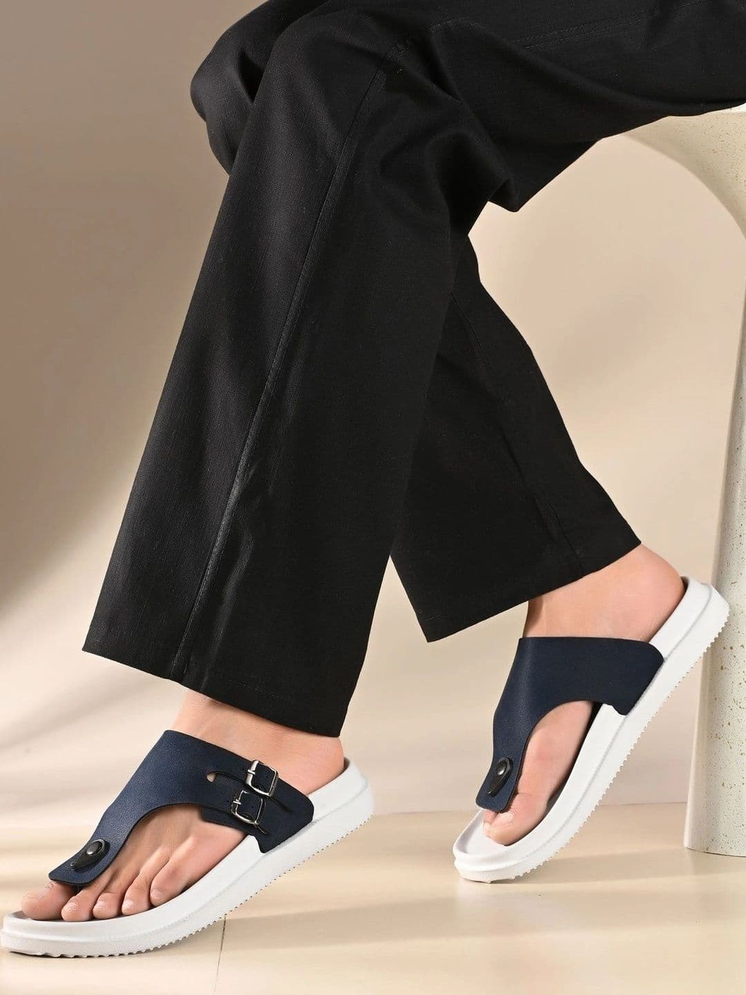Roadster Men Thong Flip-Flops thumbnail 4