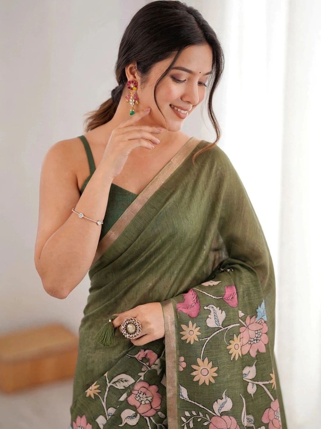 SAMANTHA Floral Zari Linen Blend Fusion Khadi Saree thumbnail 4