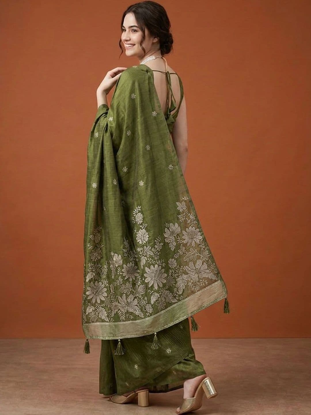 Suha Embroidered Silk Cotton Saree thumbnail 5
