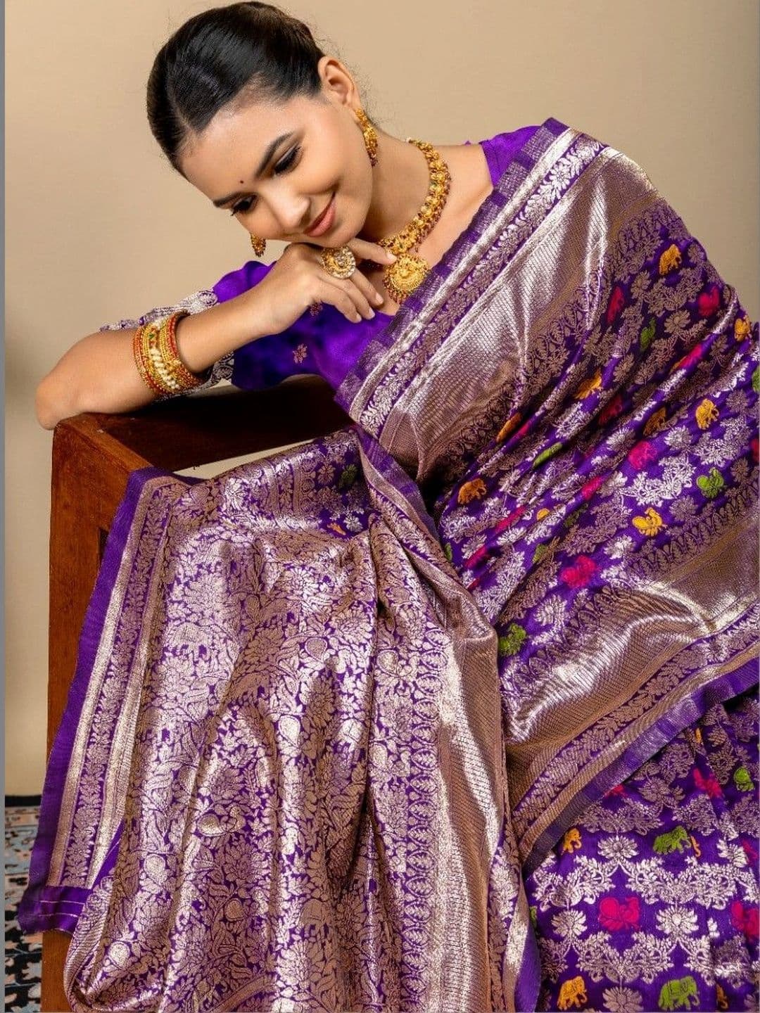 SILKARA CREATION Floral Zari Silk Blend Banarasi Saree thumbnail 2
