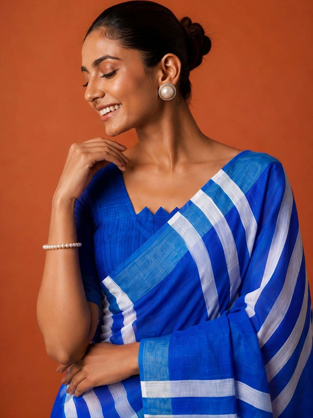Suha Striped Silk Blend Saree thumbnail 3
