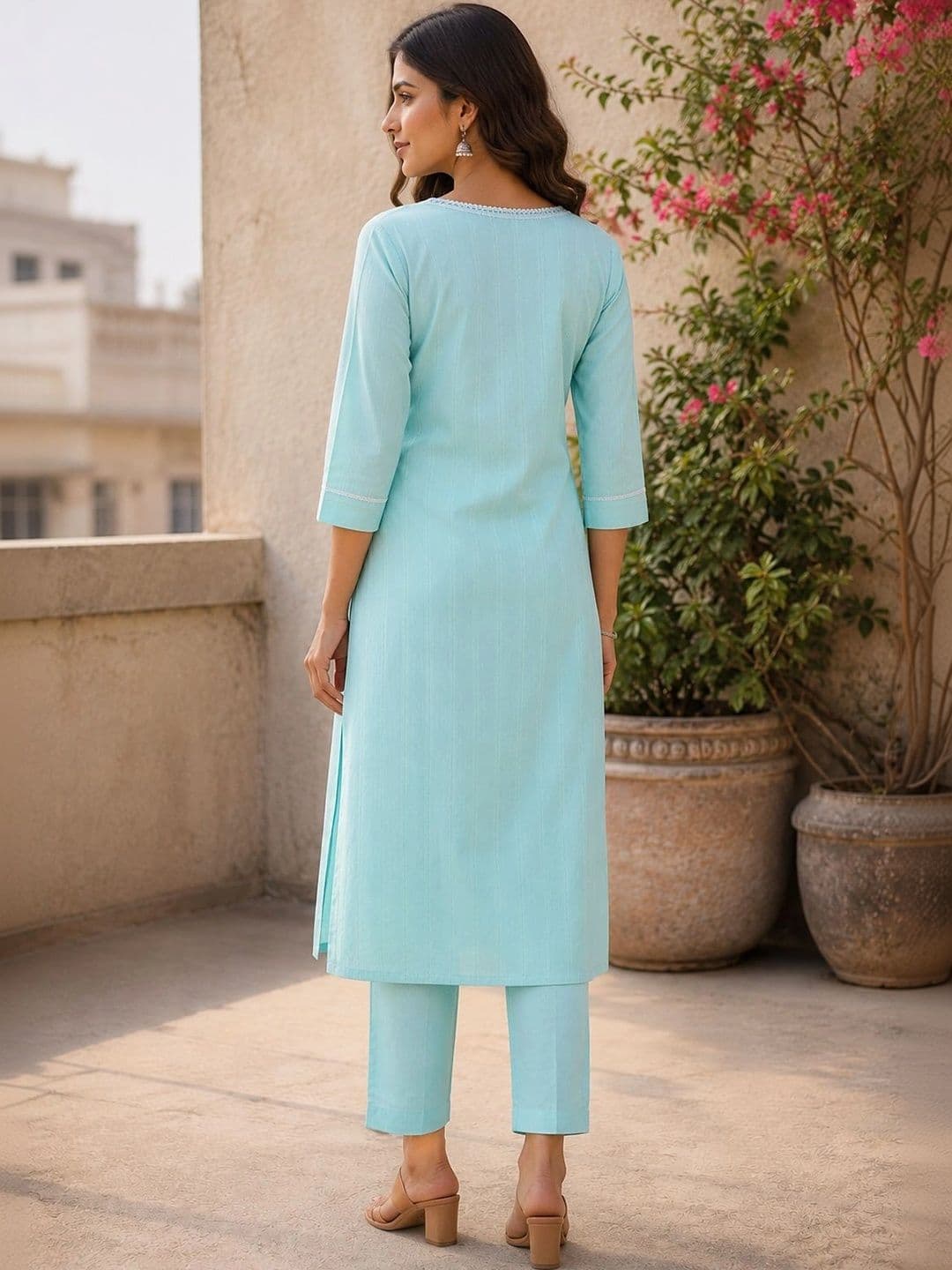 Bunai Women Regular Thread Work Kurta with Trousers thumbnail 5