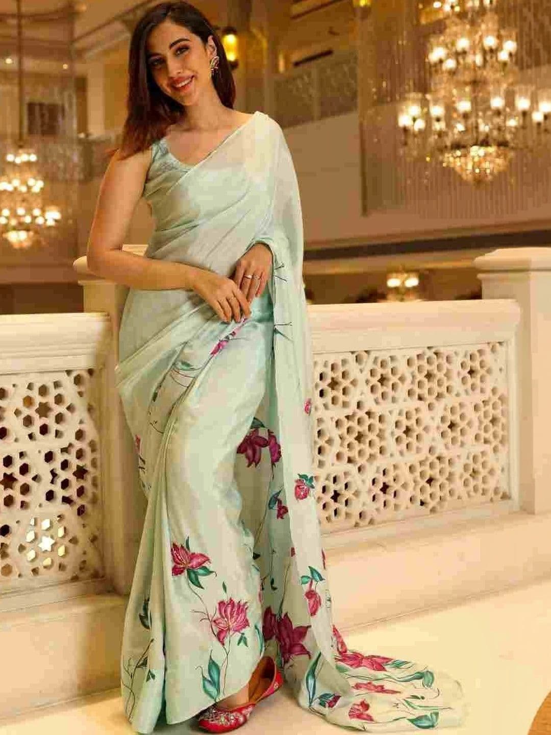 DIVASTRI  women Floral Silk Blend Kanjeevaram Saree thumbnail 5