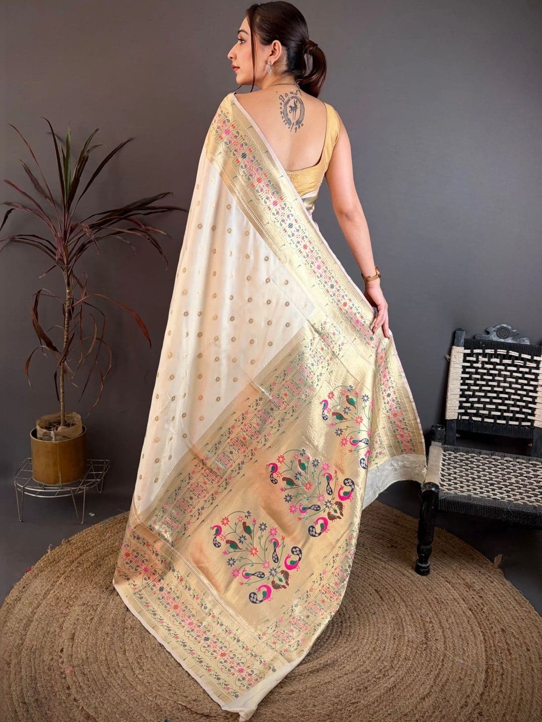 Royal Rajgharana Saree women  Woven Design Zari Art Silk Handloom Paithani Sarees thumbnail 3