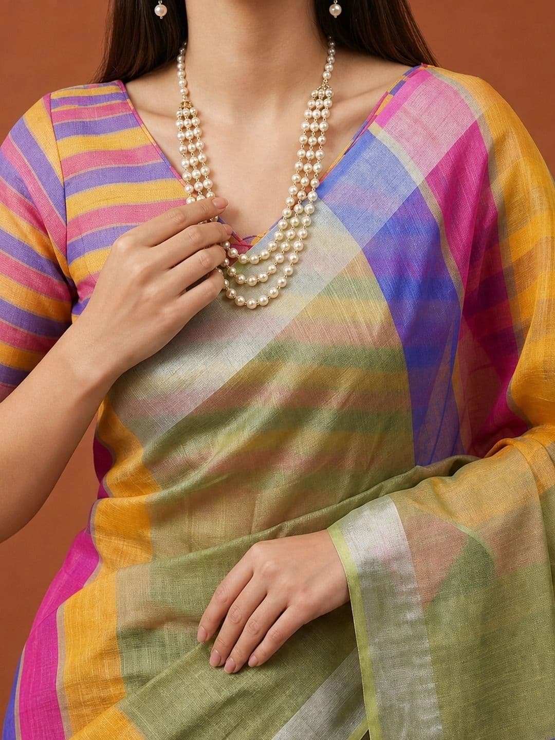 Suha Woven Design Silk Blend Saree thumbnail 2