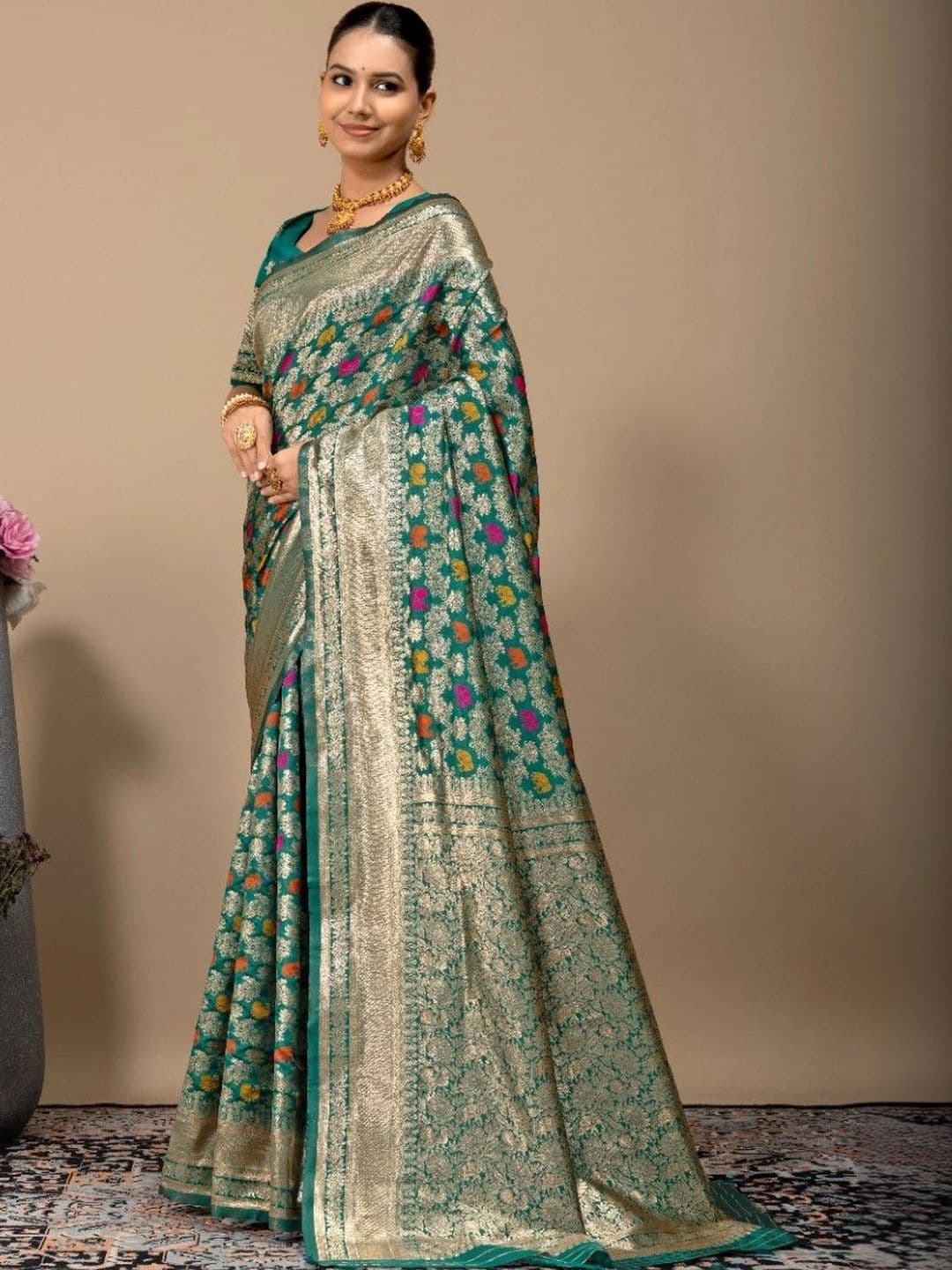 SILKARA CREATION Floral Zari Silk Blend Banarasi Saree thumbnail 6