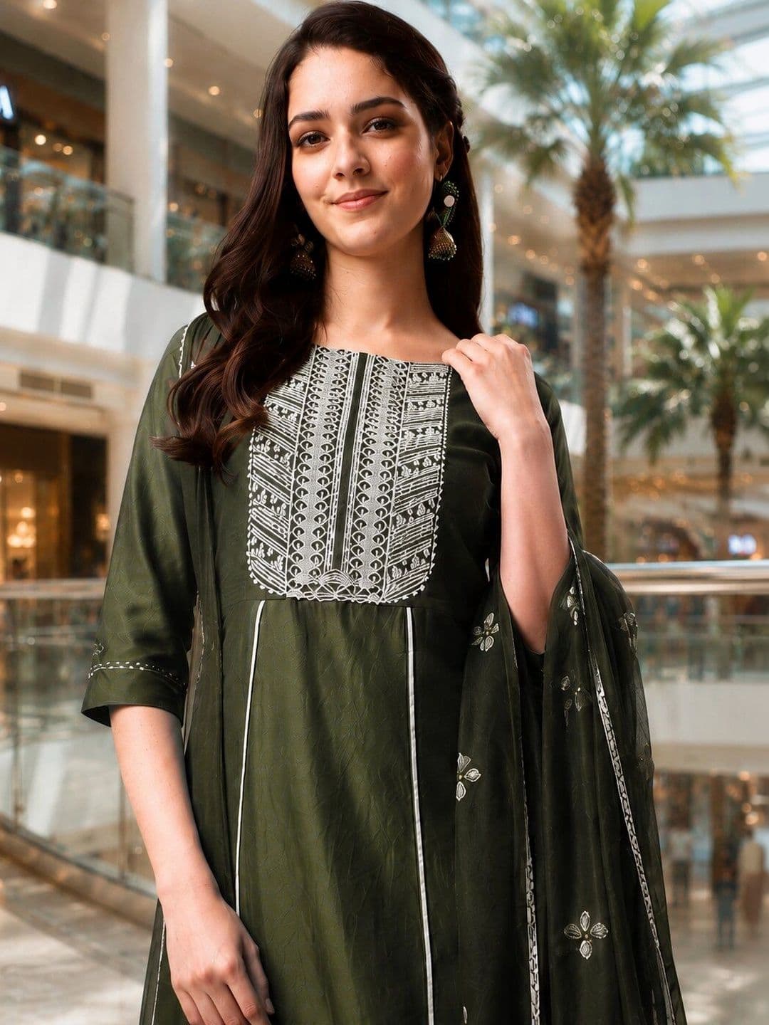 SZN Women Embroidered Regular Thread Work Kurta Set thumbnail 6