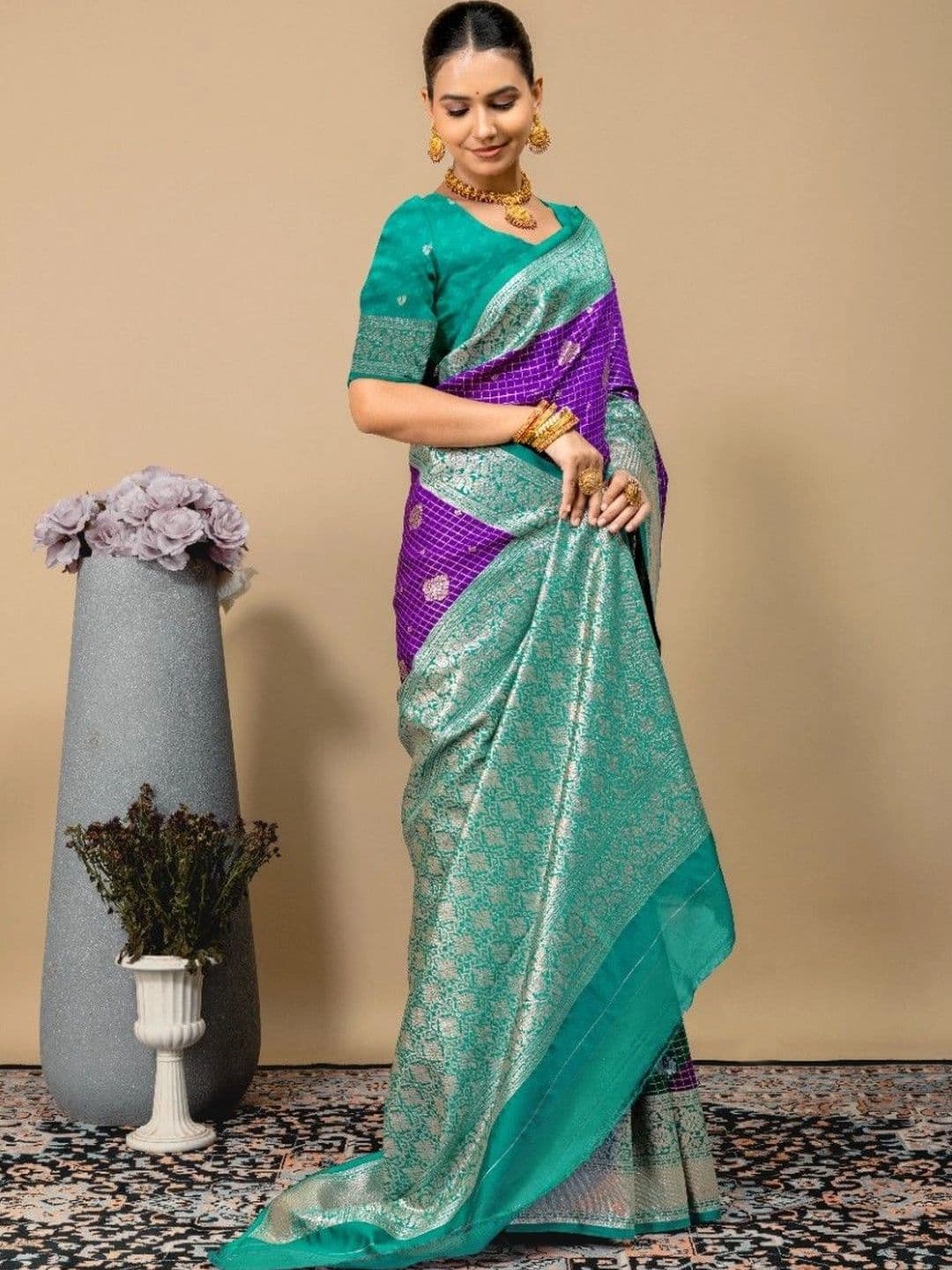 SILKARA CREATION women  Floral Zari Silk Blend Banarasi Saree thumbnail 5