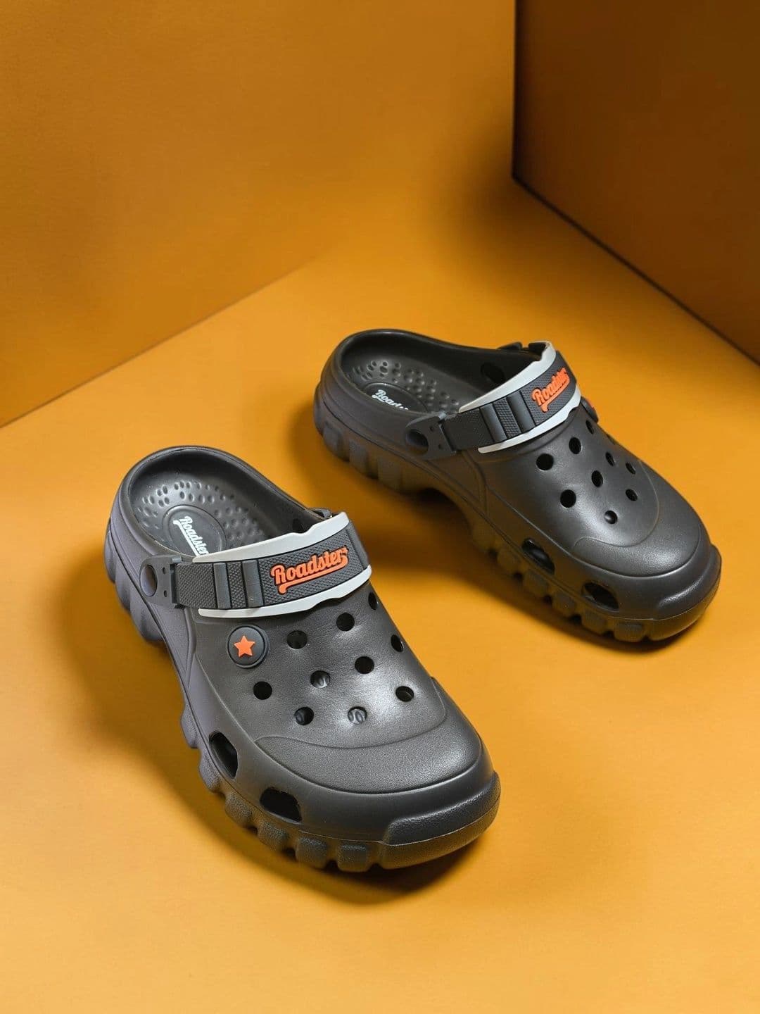 Roadster Men Clogs - view 1