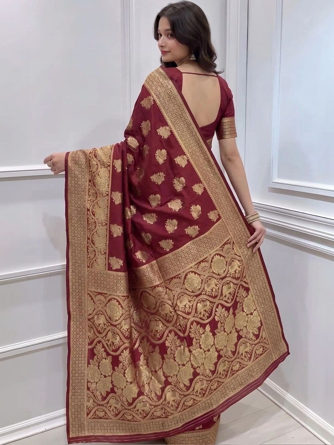 Leafsy Women Woven Design Zari Art Silk Banarasi Saree thumbnail 4
