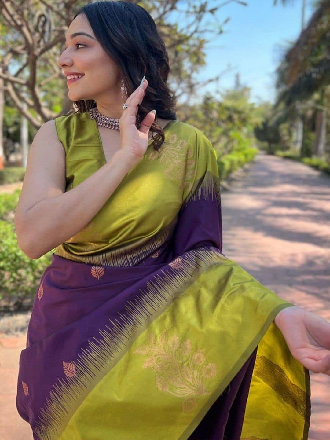 KALINI Woven Design Zari Silk Blend Heavy Work Kanjeevaram Saree thumbnail 2