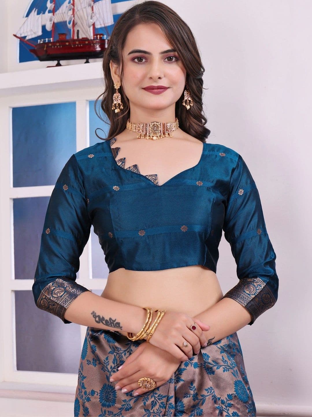 revika Floral Zari Art Silk Designer Kanjeevaram Saree thumbnail 3