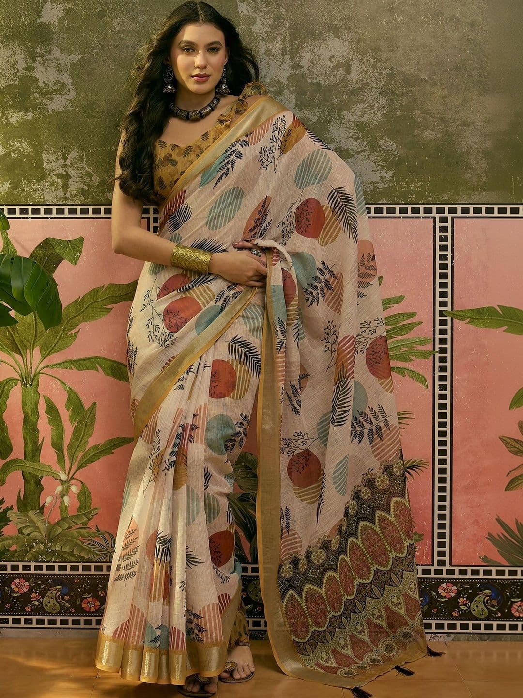 Suha Women Floral Saree thumbnail 3