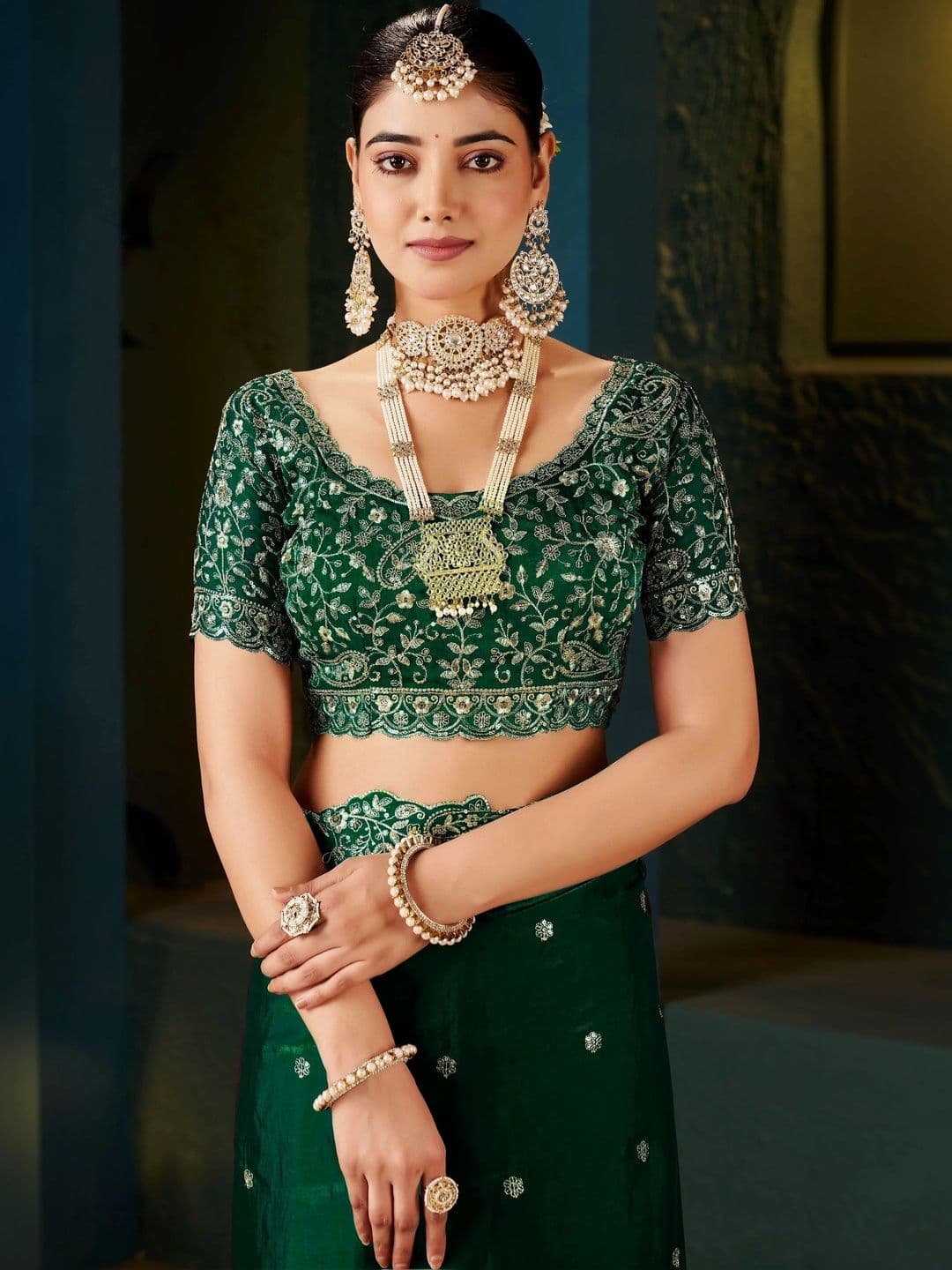 KALINI Floral Zari Silk Blend Heavy Work Saree thumbnail 2