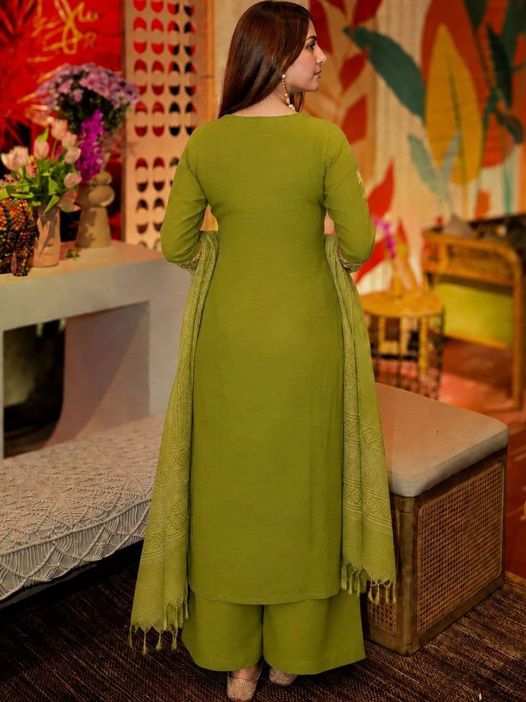 GoSriKi Women Floral Embroidered Regular Thread Work Kurta with Palazzos & With Dupatta thumbnail 2
