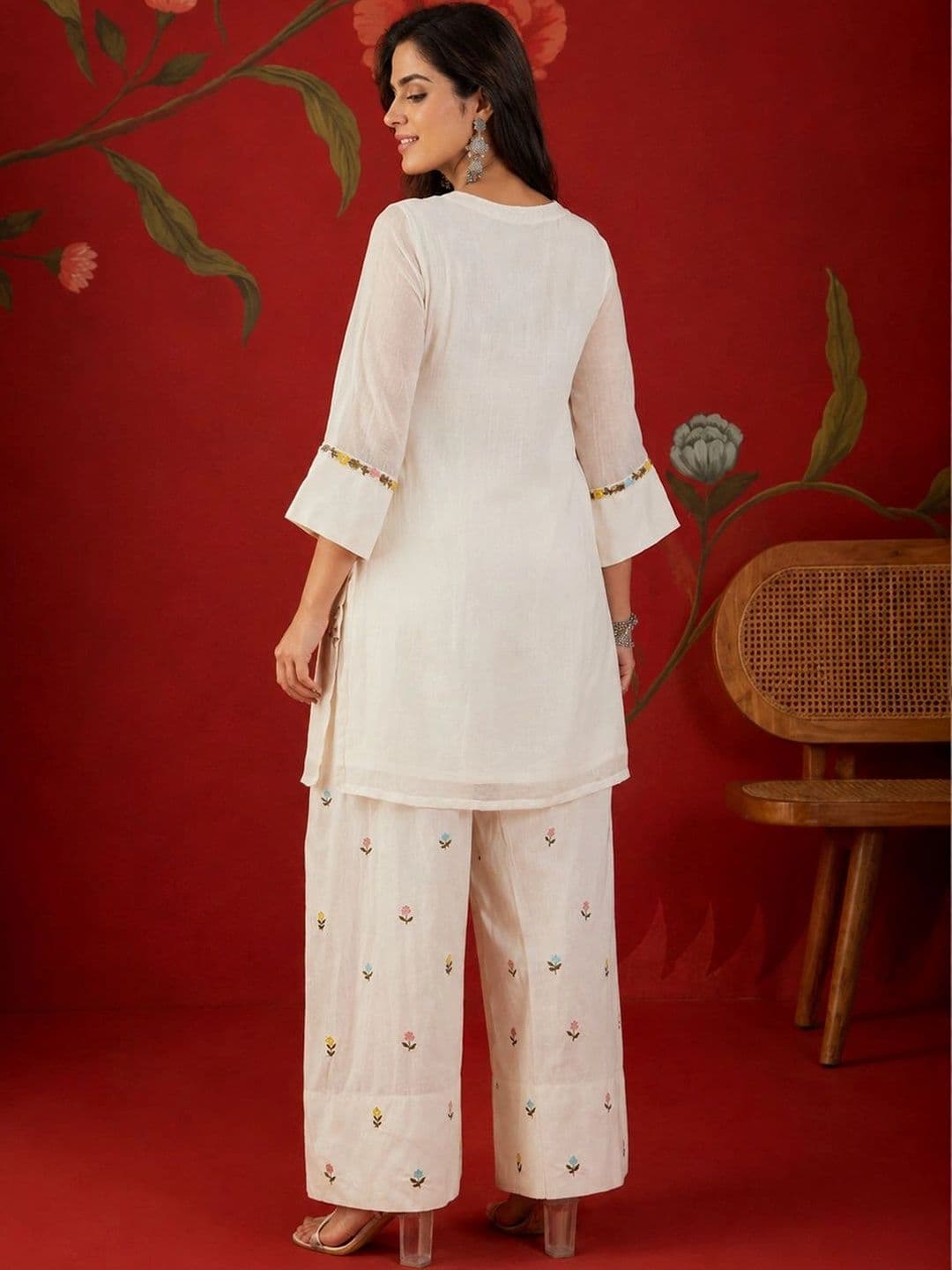 Sangria Women Floral Embroidered Regular Thread Work Kurta with Palazzos thumbnail 3