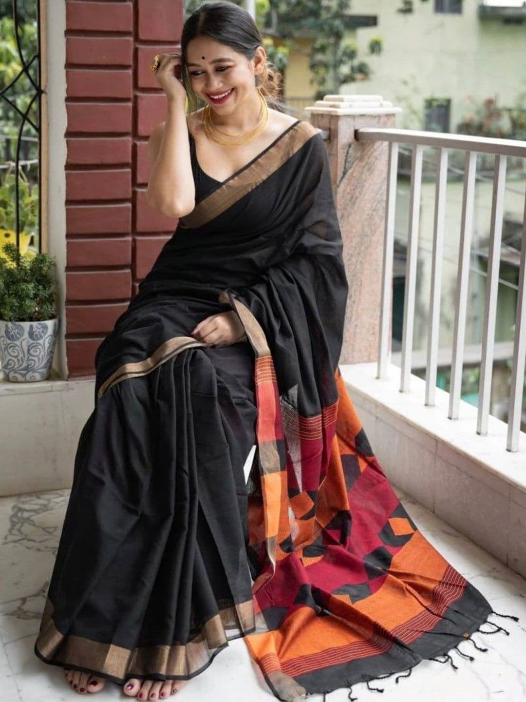 KALINI Woven Design Silk Blend Heavy Work Kanjeevaram Saree thumbnail 5