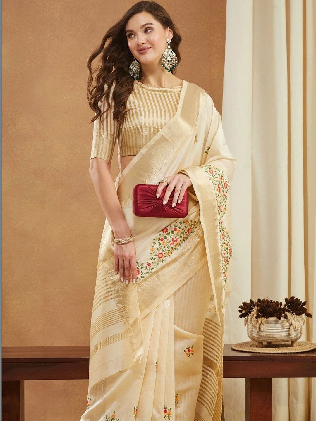 Sangria Woven Design Embroidered Art Silk Kasavu Saree thumbnail 6