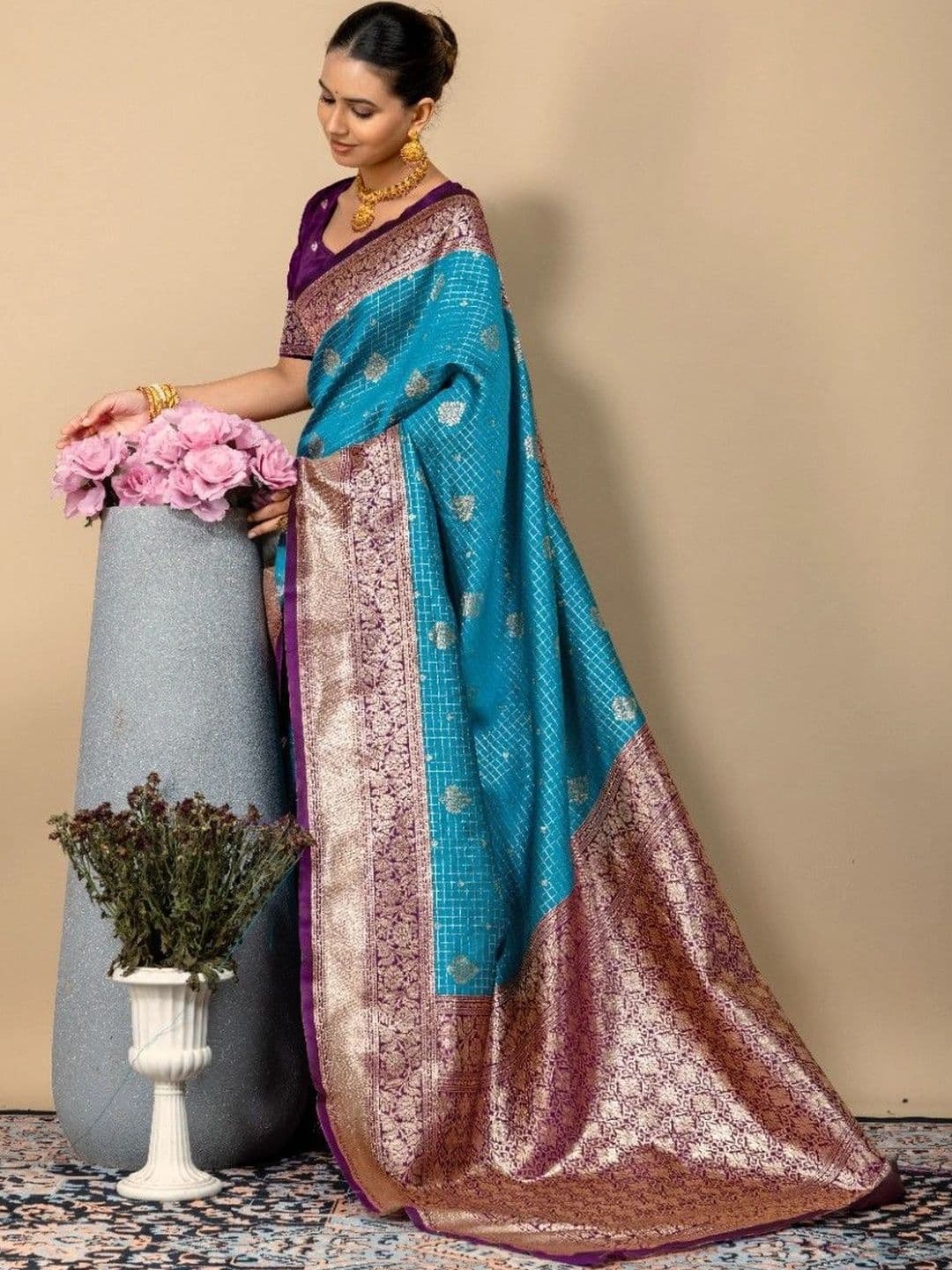SILKARA CREATION Floral Zari Silk Blend Banarasi Saree thumbnail 5