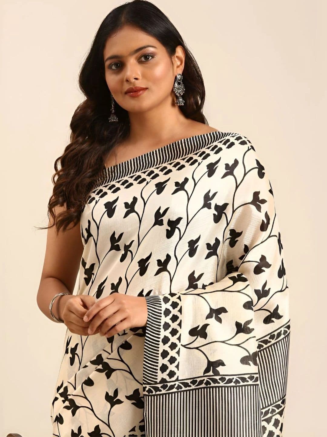 Taashi Floral Tussar Saree thumbnail 2