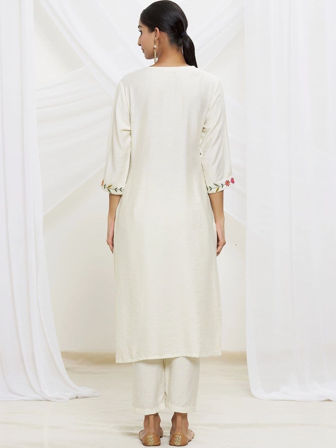 Anouk Women Floral Embroidered Regular Thread Work Kurta with Trousers & With Dupatta thumbnail 3