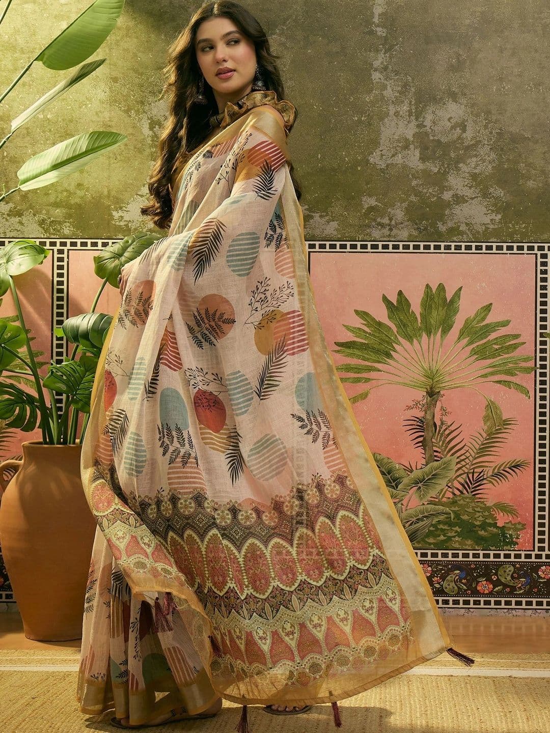 Suha Women Floral Saree thumbnail 4